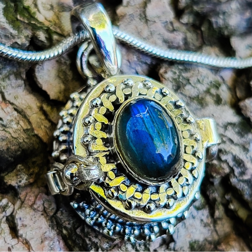 925 Silver Labradorite Gemstone Poison Pendant